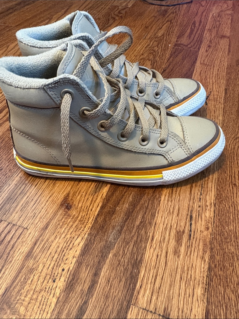 Kids High-Top Sneakers in Light Taupe with Yellow Stripe
